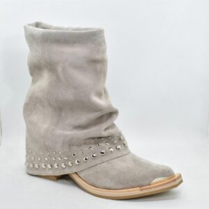 BOTA CAÑA VOLCADA CON TACHAS - Imagen 4