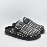 ZUECO CON TACHAS