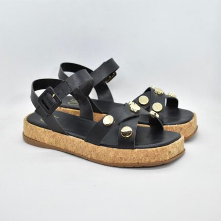 SANDALIA CRUZADA CON TACHAS