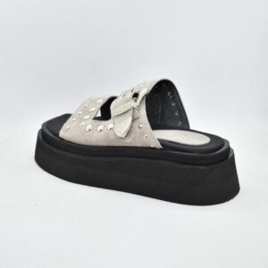 SANDALIA CON TACHAS - Imagen 7