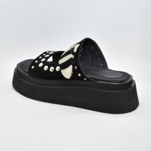 SANDALIA CON TACHAS - Imagen 4