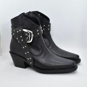 BOTA CON TACHAS
